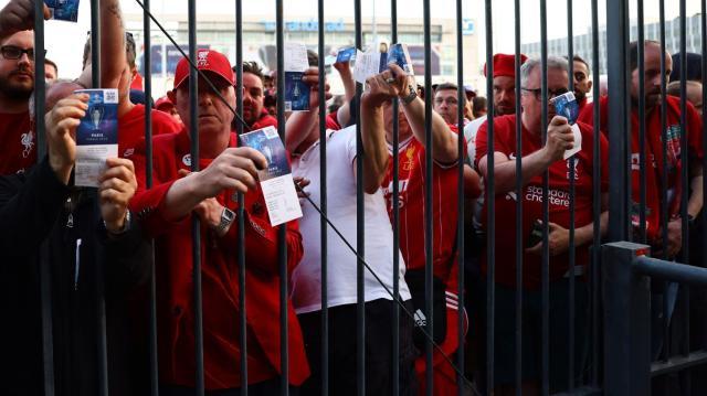 1654830990114028725.jpg Liverpool-fans-locked-out-of-Champions-League-finals.jpg